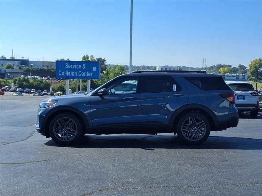 2025 Ford Explorer ST photo 1
