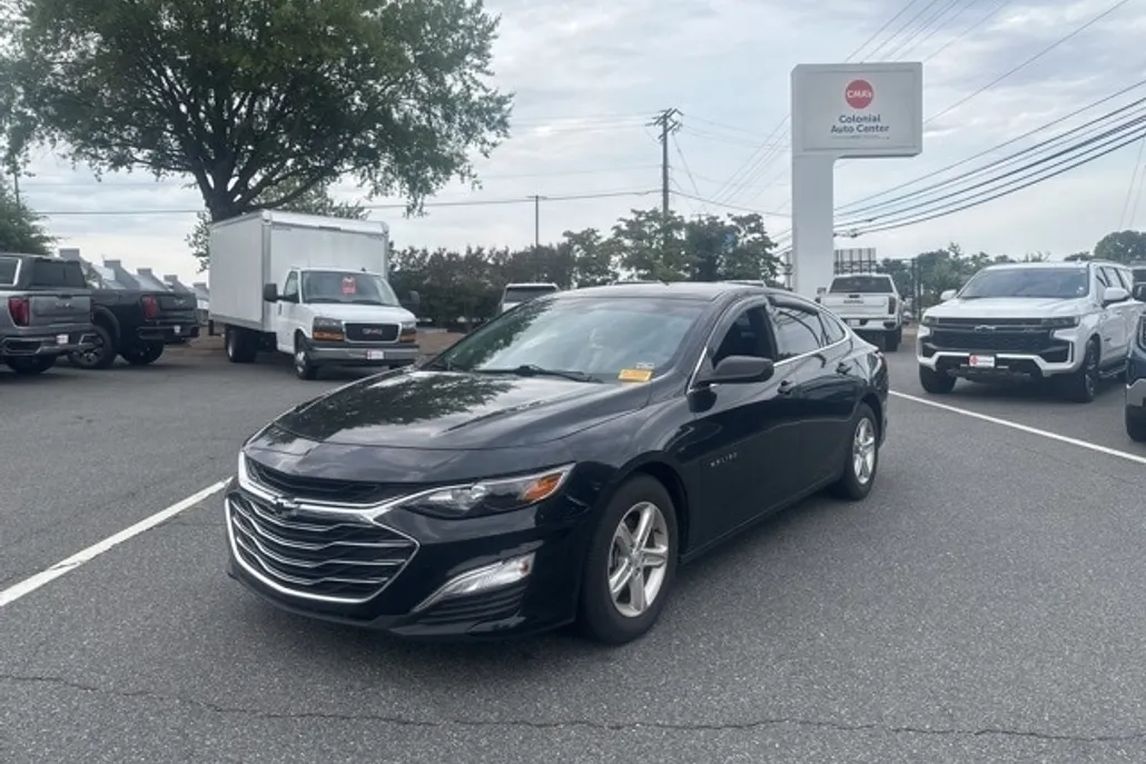 2022 Chevrolet Malibu LS photo 1