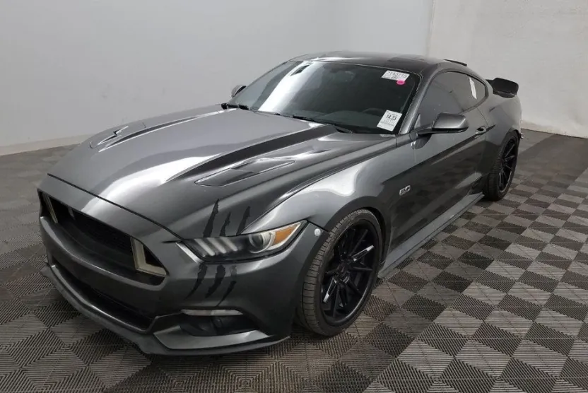 2017 Ford Mustang GT photo 1