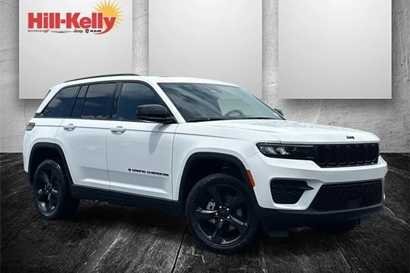 2025 Jeep Grand Cherokee Laredo Altitude photo 1