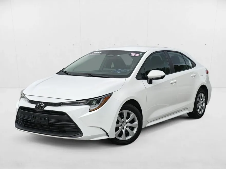 2024 Toyota Corolla LE photo 1