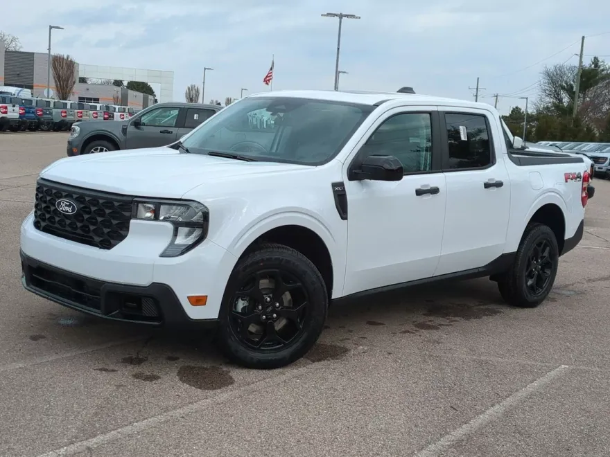 2025 Ford Maverick XLT photo 1