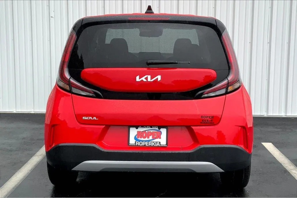 2023 Kia Soul LX photo 1