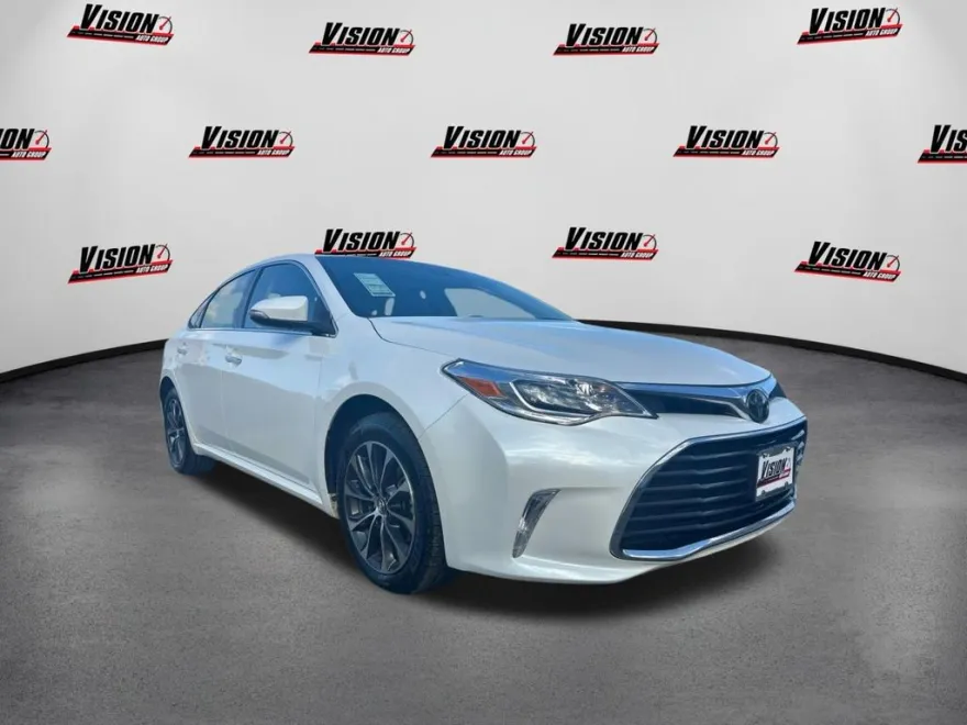 2018 Toyota Avalon XLE photo 1