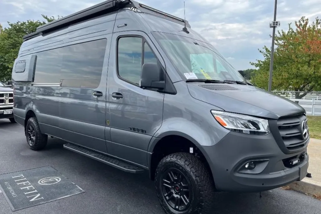 2025 Mercedes Benz Sprinter 2500 photo 1