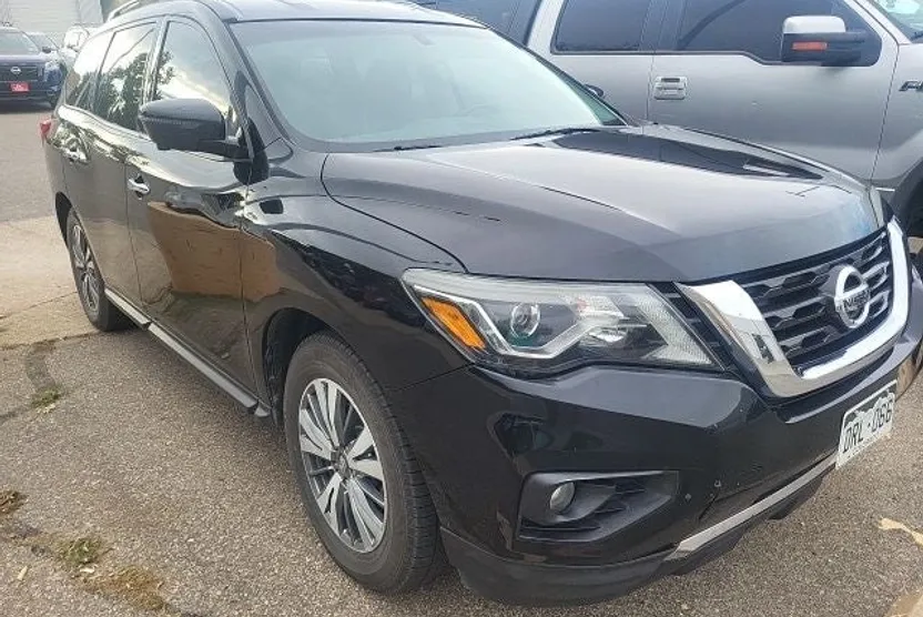2017 Nissan Pathfinder SL photo 1
