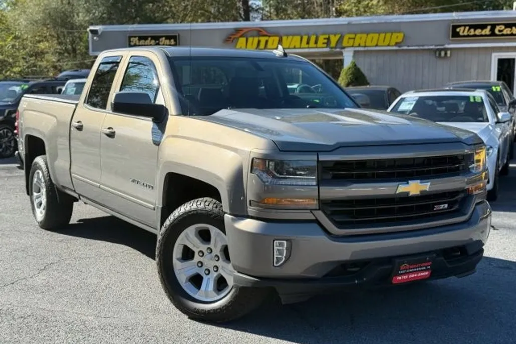 2017 Chevrolet Silverado 1500 Z71 LT photo 1