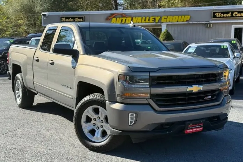 2017 Chevrolet Silverado 1500 Z71 LT photo 1