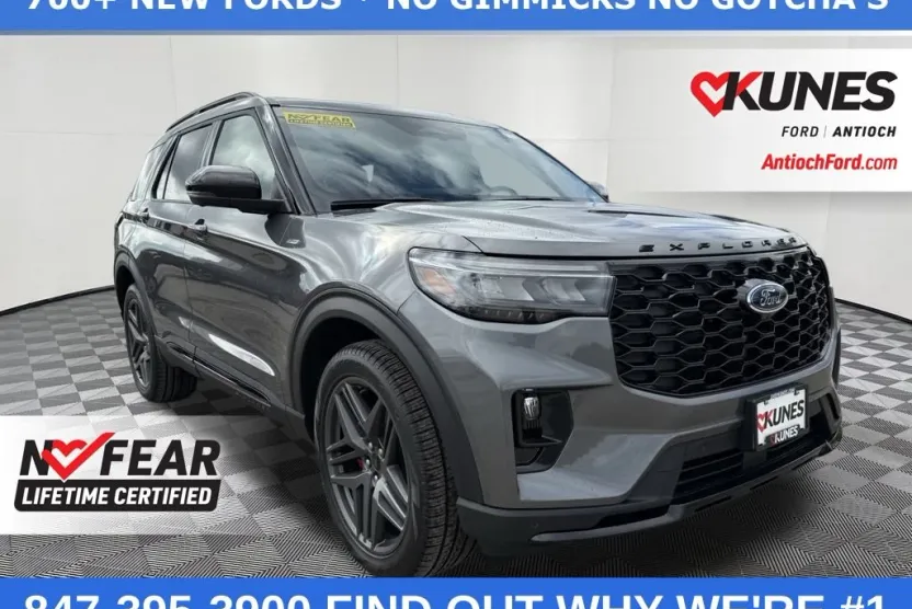 2025 Ford Explorer ST-Line photo 1