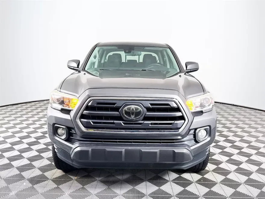 2018 Toyota Tacoma SR5 photo 1