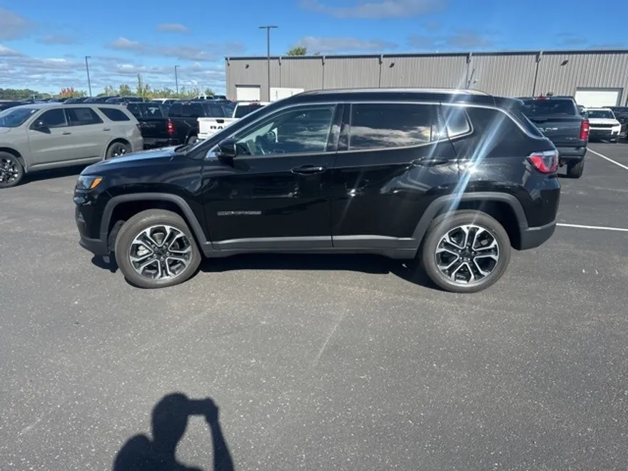 2022 Jeep Compass Limited photo 1