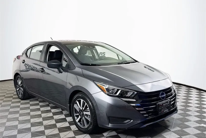 2024 Nissan Versa 1.6 S photo 1