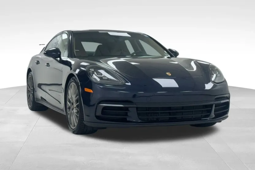 2019 Porsche Panamera 4 photo 1