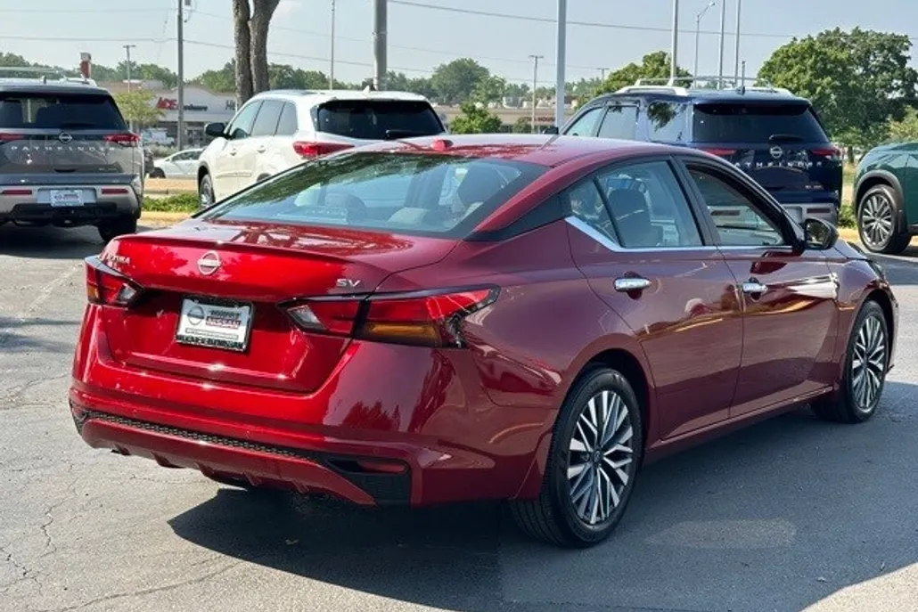 2024 Nissan Altima 2.5 SV photo 1