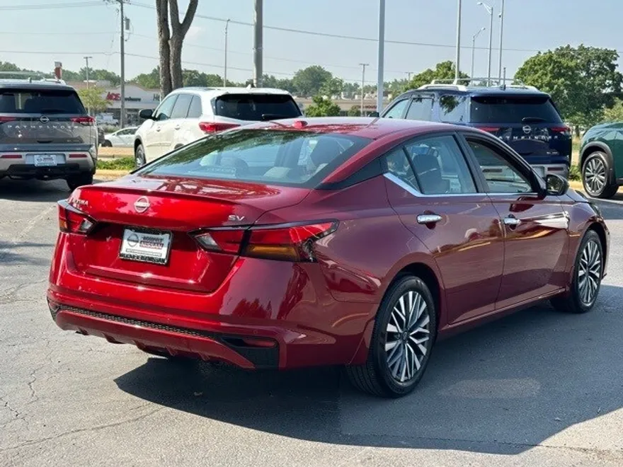 2024 Nissan Altima 2.5 SV photo 1