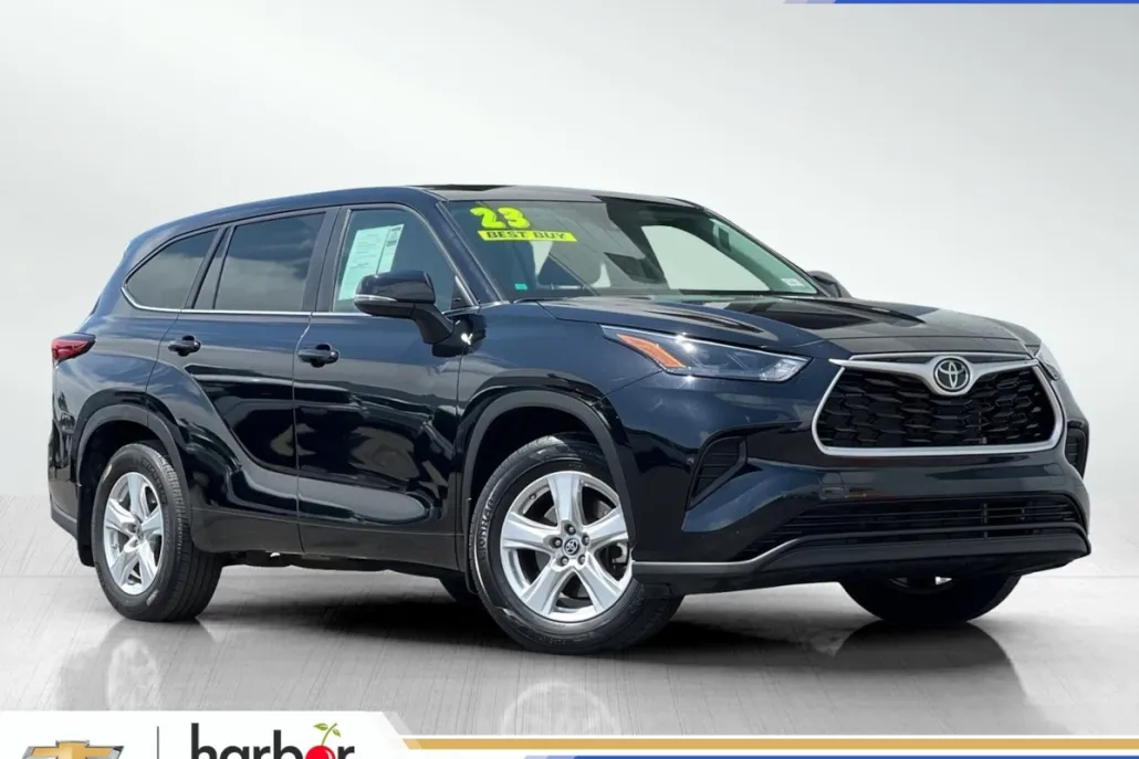 2023 Toyota Highlander L photo 1