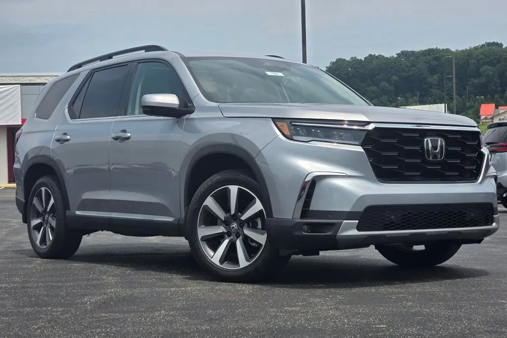 2024 Honda Pilot Touring photo 1