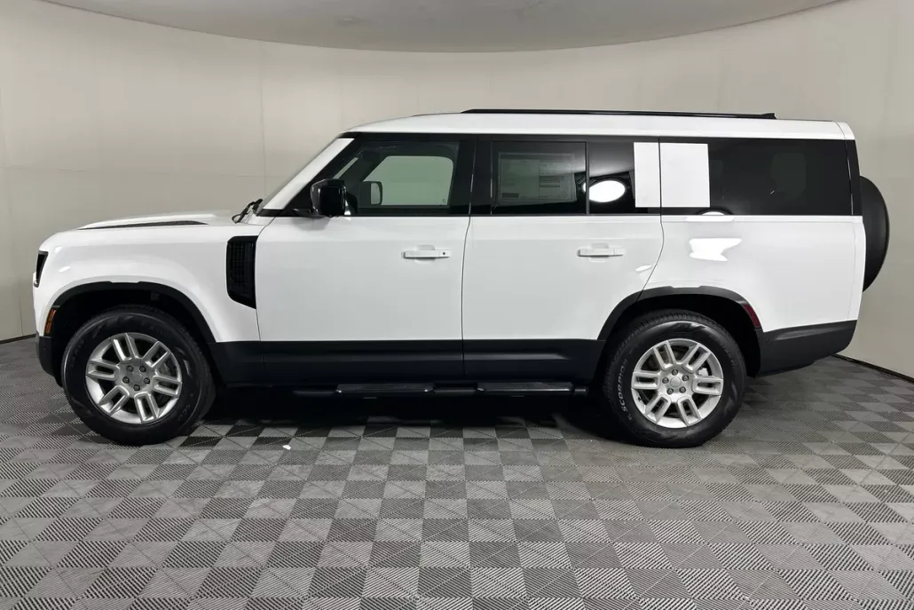 2025 Land Rover Defender 130 S photo 1