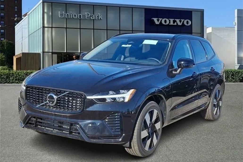 2025 Volvo XC60 Hybrid T8 Plus photo 1