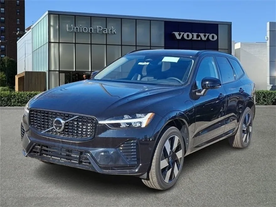 2025 Volvo XC60 Hybrid T8 Plus photo 1