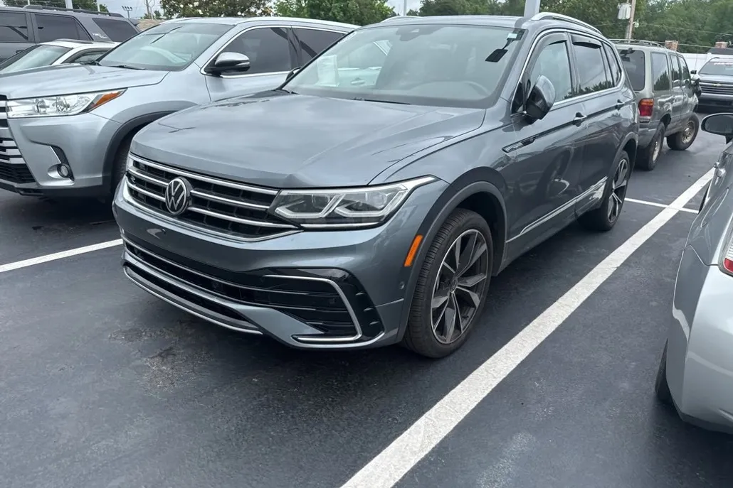 2023 Volkswagen Tiguan SEL R-Line Black photo 1