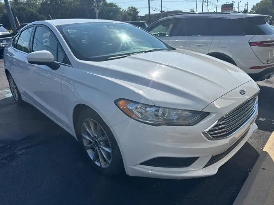 2017 Ford Fusion SE photo 1