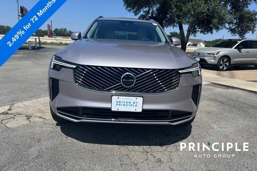 2026 Volvo XC90 B5 photo 1