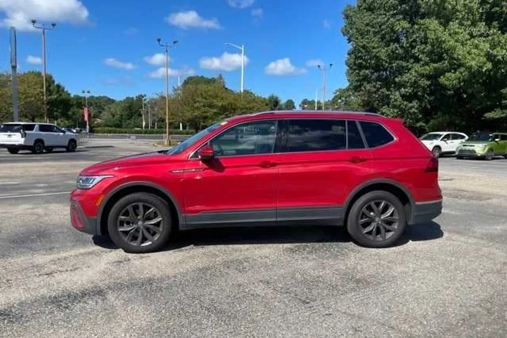 2022 Volkswagen Tiguan SE photo 1
