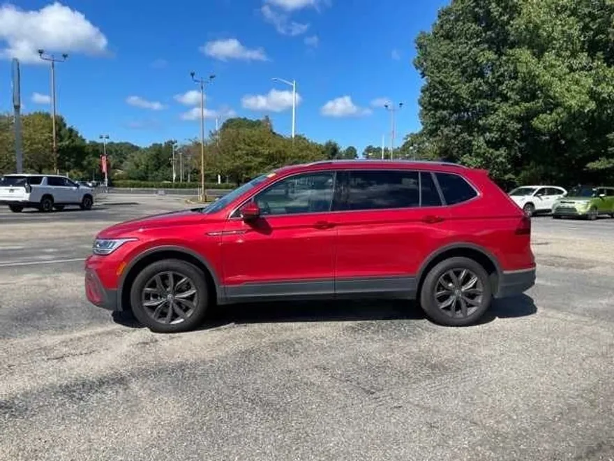 2022 Volkswagen Tiguan SE photo 1