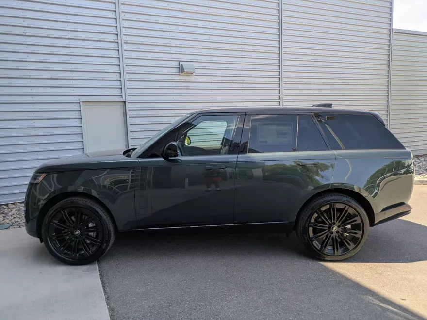 2025 Land Rover Range Rover SE photo 1