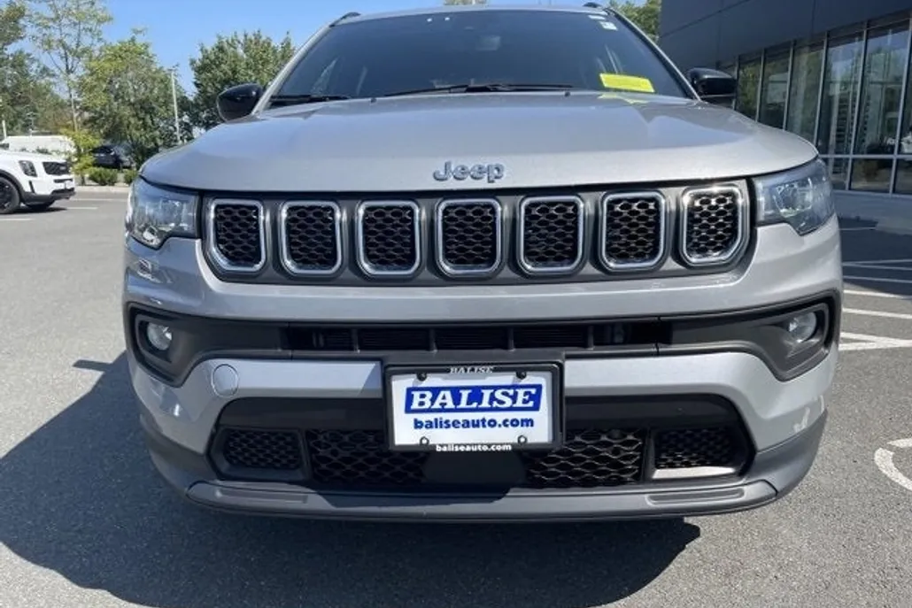 2023 Jeep Compass Latitude photo 1