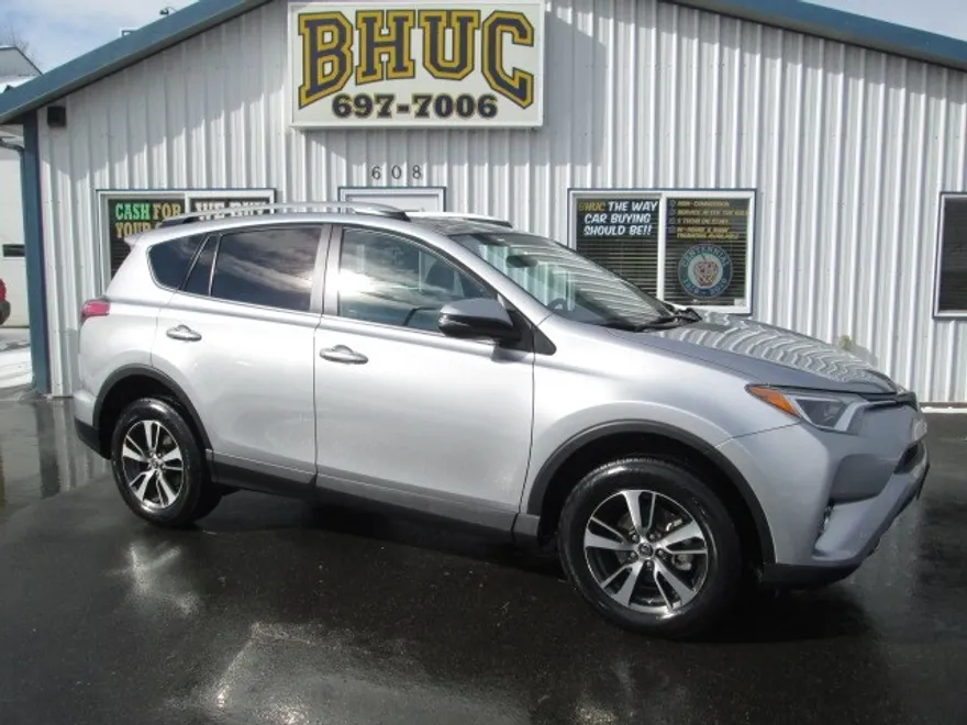 2017 Toyota RAV4 XLE photo 1