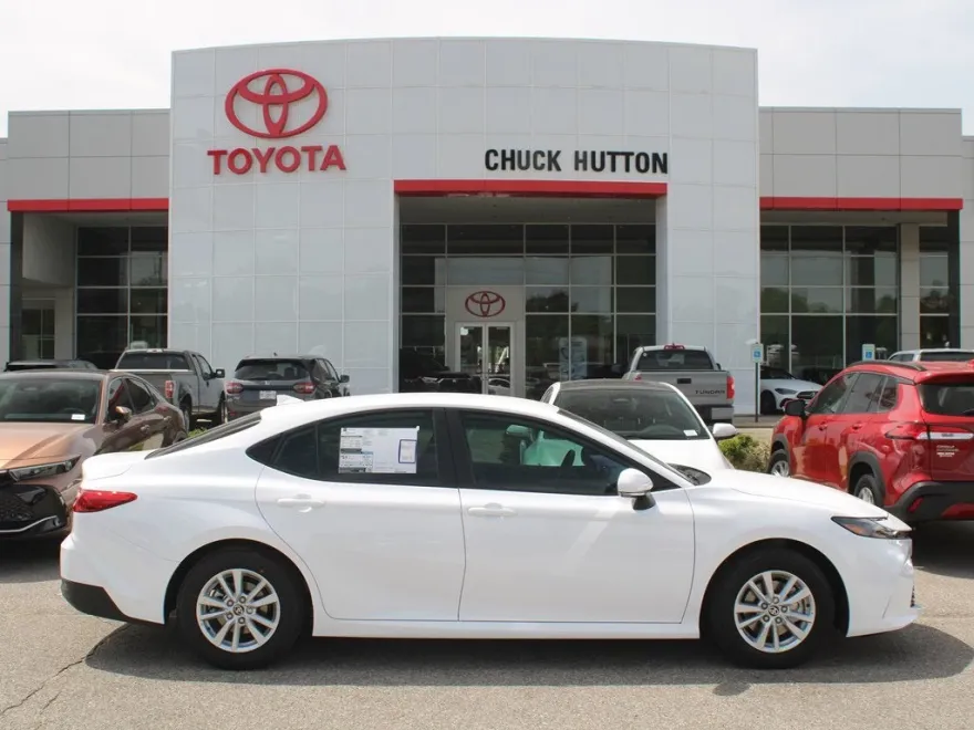 2025 Toyota Camry LE photo 1