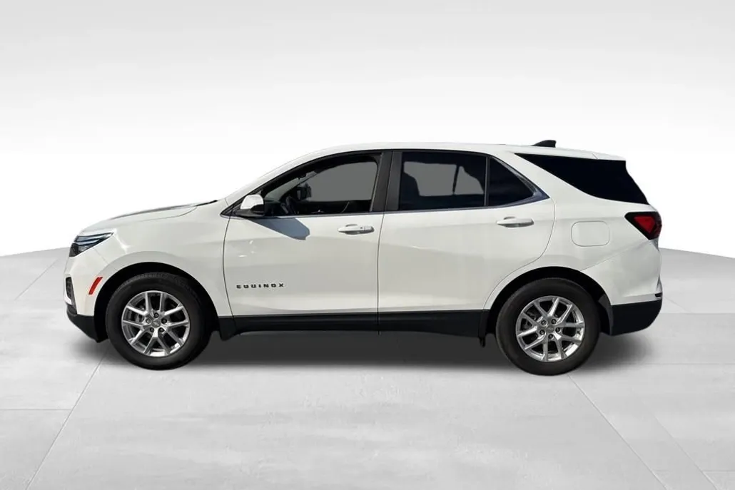 2023 Chevrolet Equinox LT photo 1