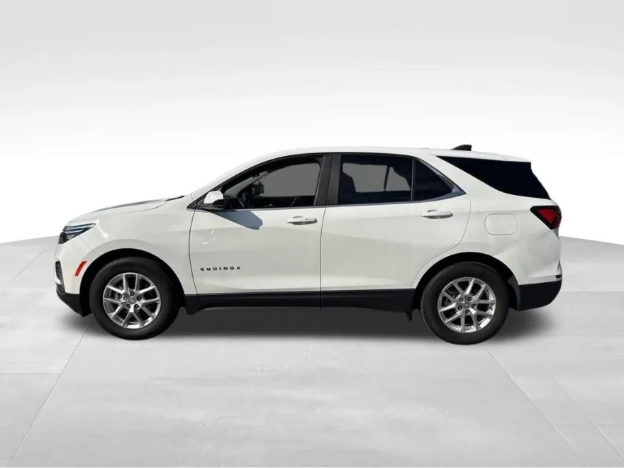 2023 Chevrolet Equinox LT photo 1