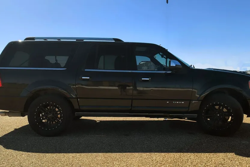 2015 Ford Expedition EL Platinum photo 1