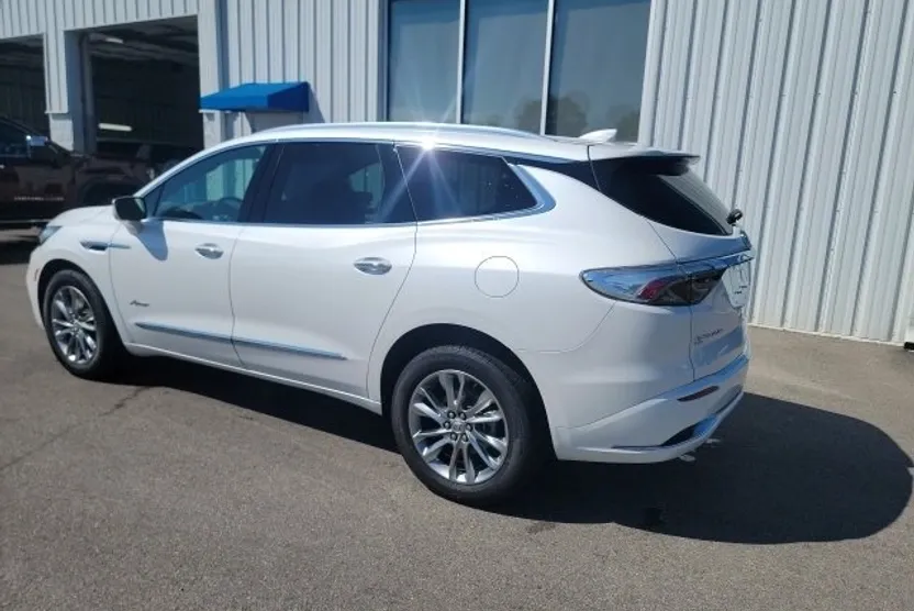 2024 Buick Enclave Avenir photo 1