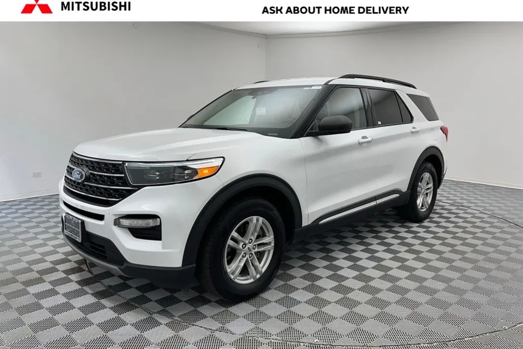 2023 Ford Explorer XLT photo 1