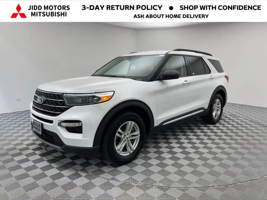 2023 Ford Explorer XLT photo 1