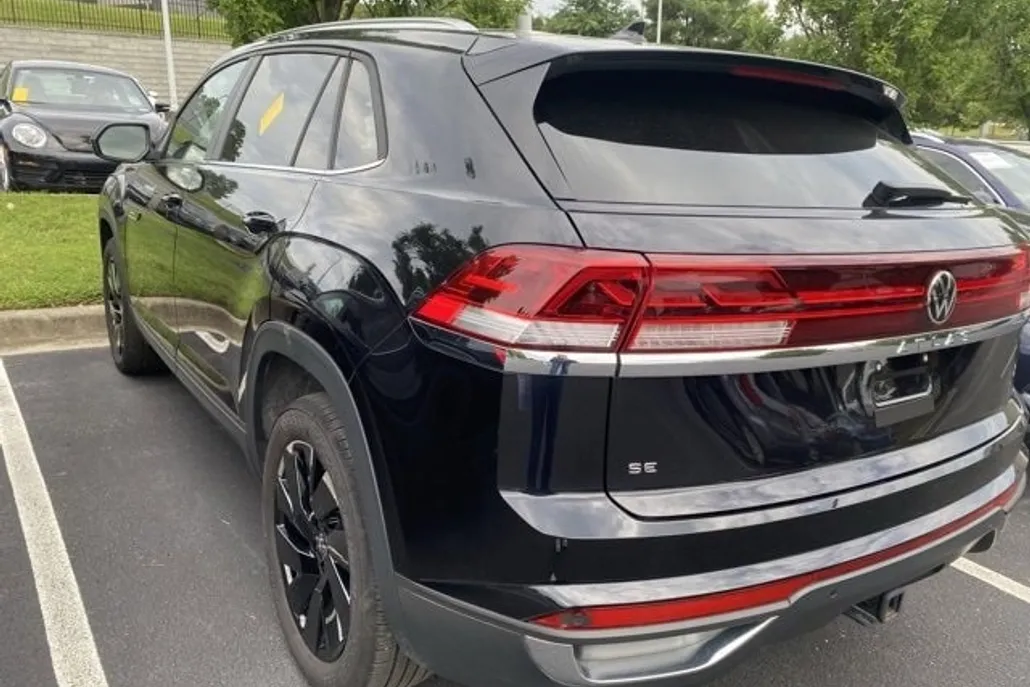 2024 Volkswagen Atlas Cross Sport SE Technology photo 1