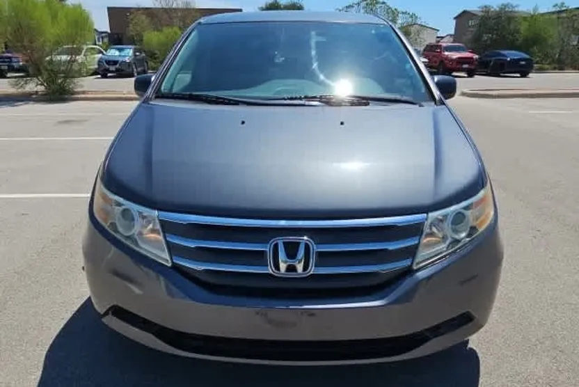2012 Honda Odyssey LX photo 1
