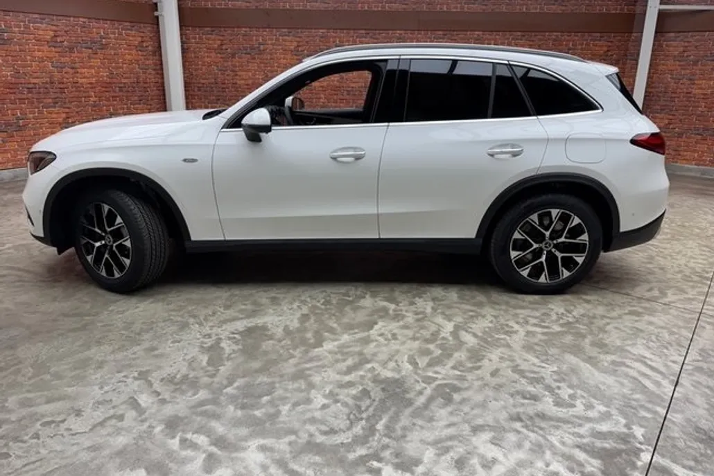 2025 Mercedes Benz GLC 350e 4MATIC photo 1