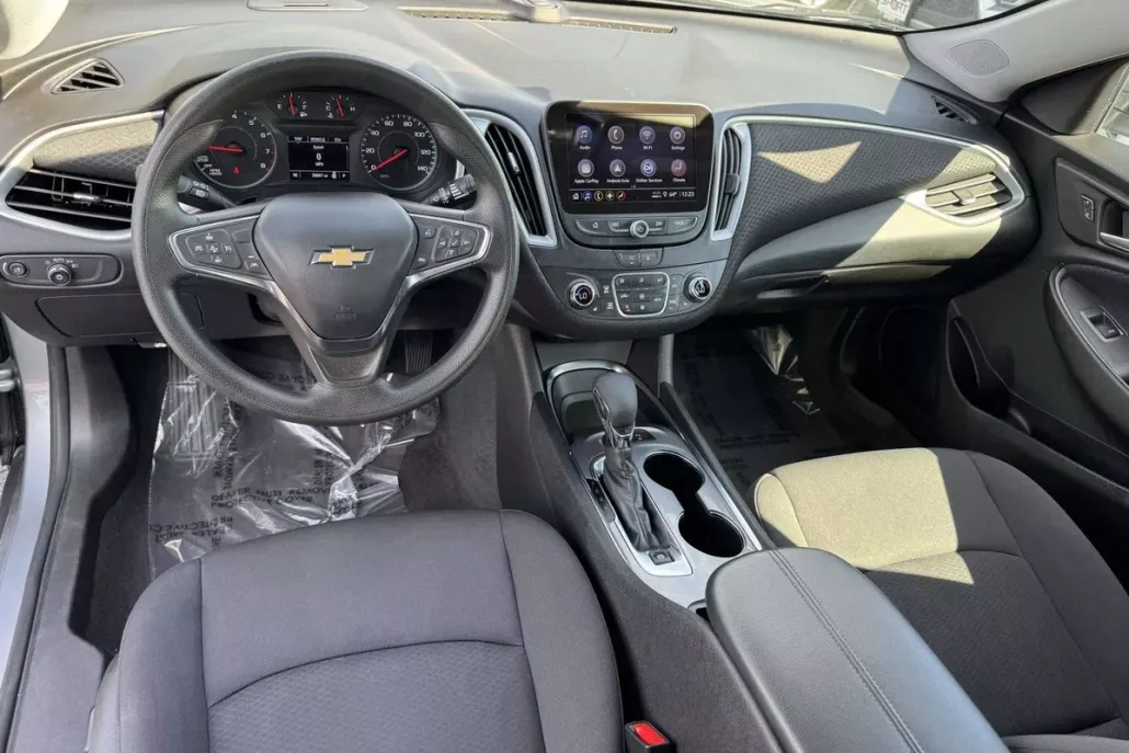 2024 Chevrolet Malibu 1LT photo 1