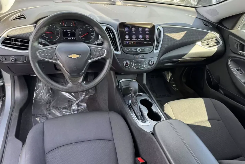 2024 Chevrolet Malibu 1LT photo 1