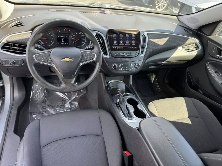2024 Chevrolet Malibu 1LT photo 1