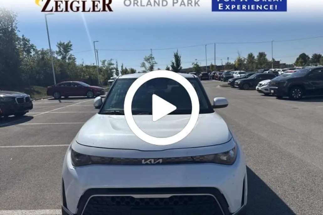 2023 Kia Soul LX photo 1