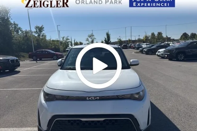 2023 Kia Soul LX photo 1