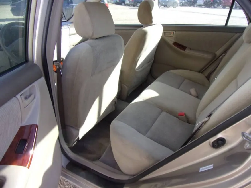 2007 Toyota Corolla LE photo 1