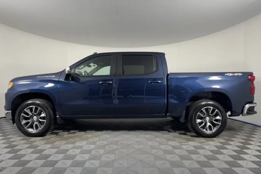 2022 Chevrolet Silverado 1500 LT photo 1
