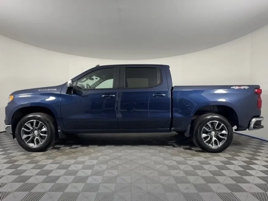2022 Chevrolet Silverado 1500 LT photo 1